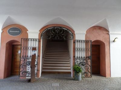 Treppenaufgang zu den ehem. Büros des BGS